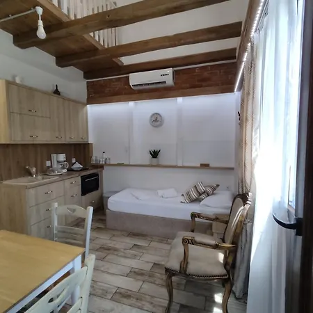 House Vendégház 3*