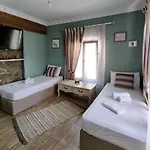 House 3* Skiathos Town