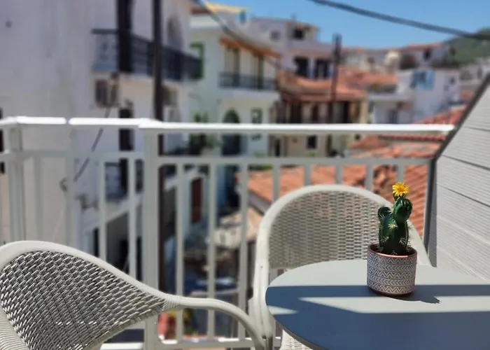 House 3* Skiathos Town